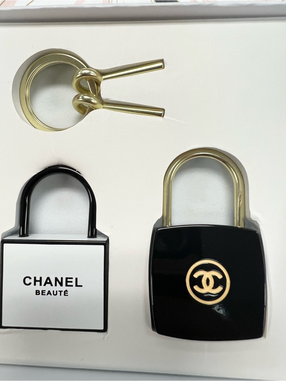 Chanel beauty counter line NEW lock and key keychain or bag charm in CC box - Picture 2 of 4